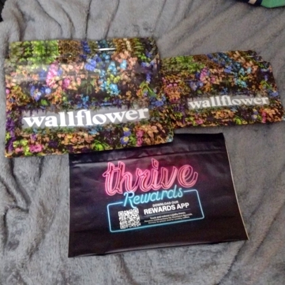 Smell-PROOF floral display and says WALLFLOWER!works perfect, 20+bags small&big